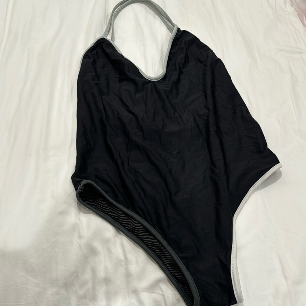 Acacia ivy worn once L black with grey/white ribbed